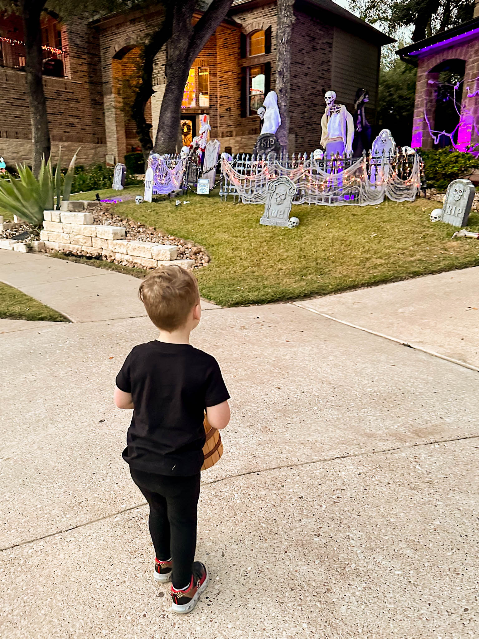 5 Best Neighborhoods for TrickorTreating in San Antonio (With A Map